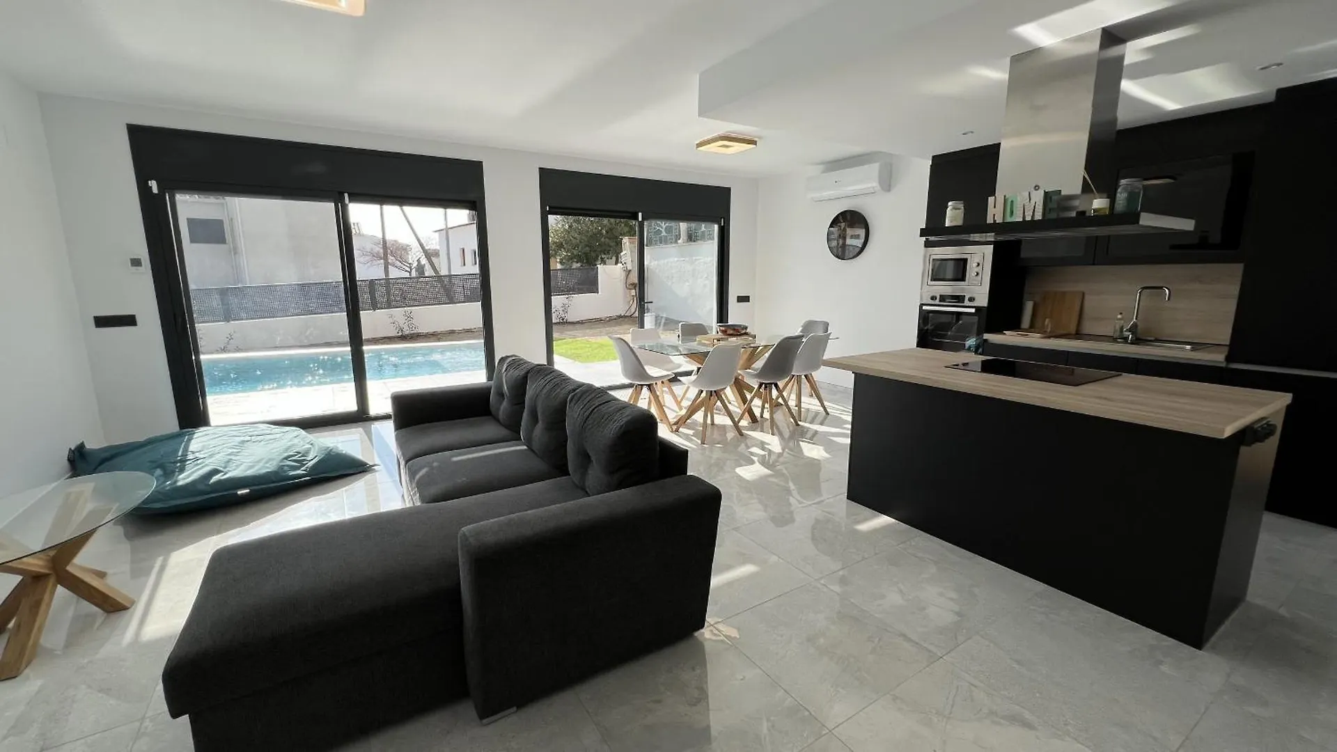 Holiday home Casa Moderna Roses Con Piscina Y Jardin Mas Bosca, Roses Villa Palau Saverdera
