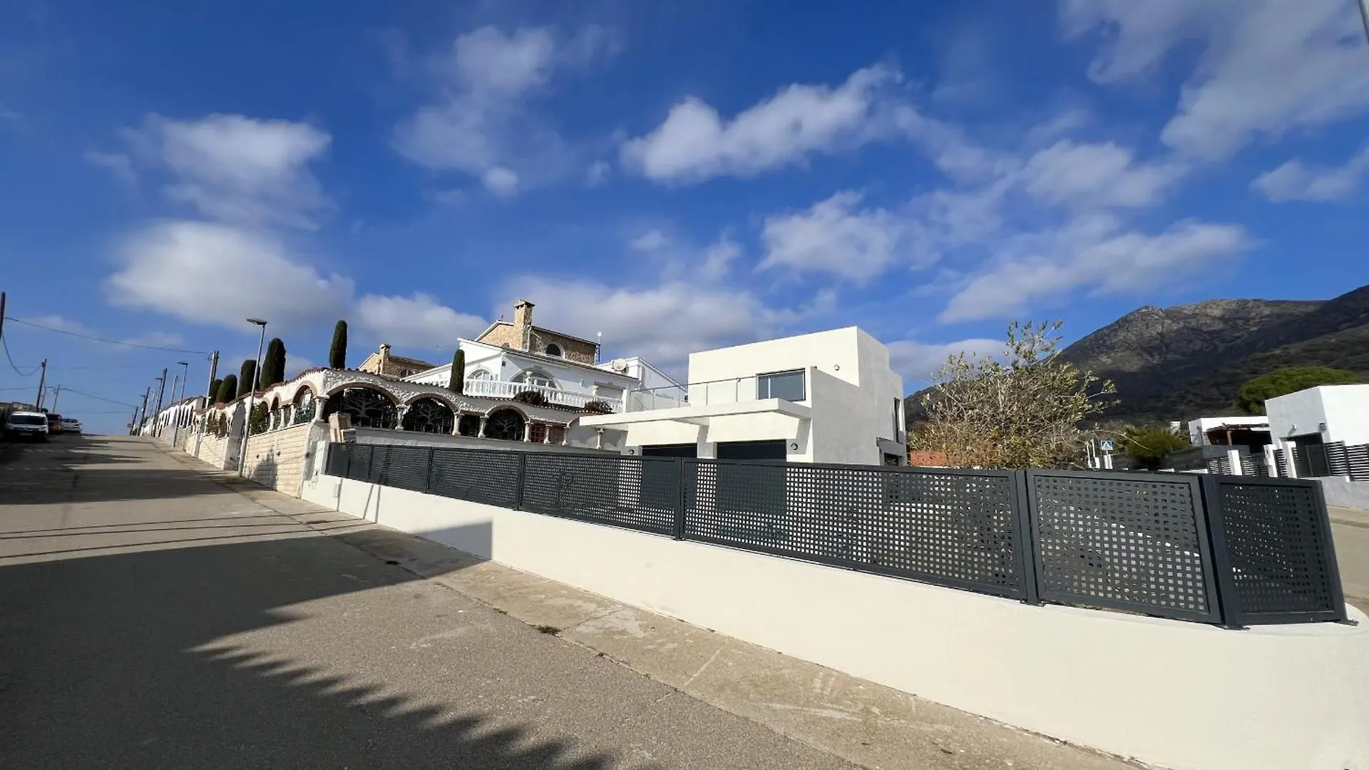 Vila Casa Moderna Roses Con Piscina Y Jardin Mas Bosca, Roses Palau Saverdera